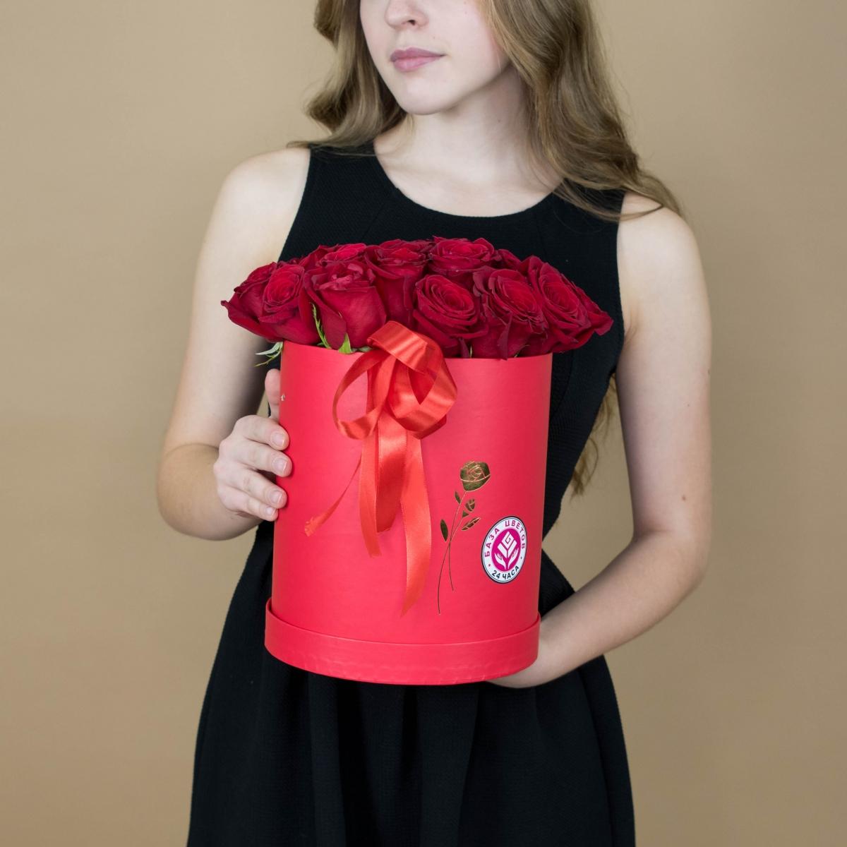 Розы красные в шляпной коробке код товара  2054